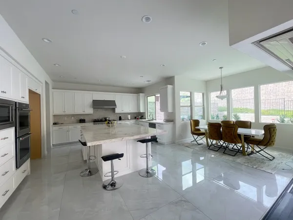 Cocina Grande Isla Marmol Cuadrada