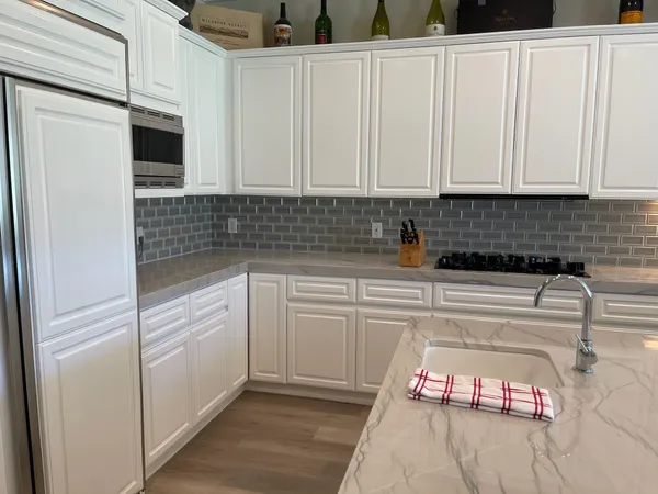 Cocina Luminosa Gabinetes Blancos